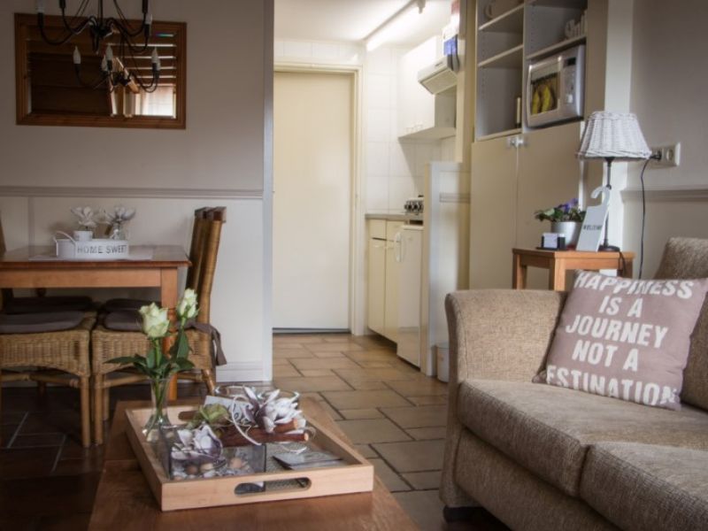 Gezellige woonkamer van het verbonden appartement d'n Dael